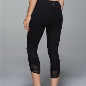 Lululemon SE Emerge Renewed Crop